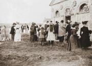 Sortie de l'église - La Gorce, Gironde, 1912 © G. Wolkowitsch