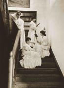 Escalier avec dames - Varennes, Fougerolles, Indre, 1904 © G. Wolkowitsch